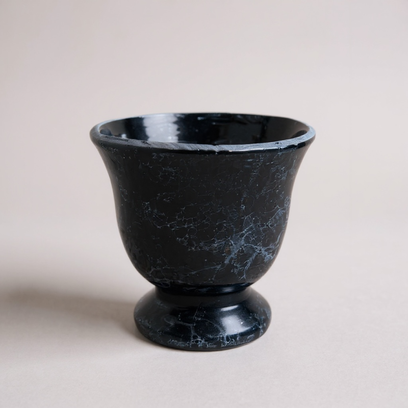 Obsidian Marble Saksı – Klasik Şıklığın Modern Yorumu